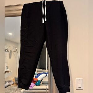 Figs high waisted zamora scrub pant in color black size medium regular